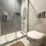 Sahin Pera Suit2 Great Location 2 Bedroom Air-conditioned Istambul