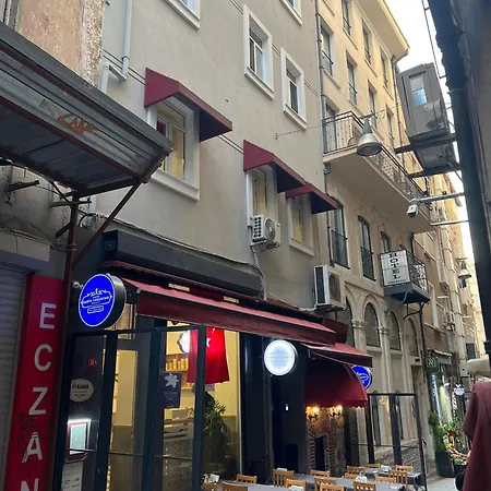 Апартаменты Sahin Pera Suit2 Great Location 2 Bedroom Air-conditioned Стамбул