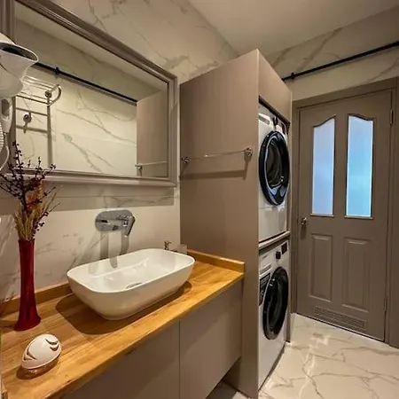 Sahin Pera Suit2 Great Location 2 Bedroom Air-conditioned * イスタンブール