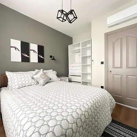 Sahin Pera Suit2 Great Location 2 Bedroom Air-conditioned * Стамбул